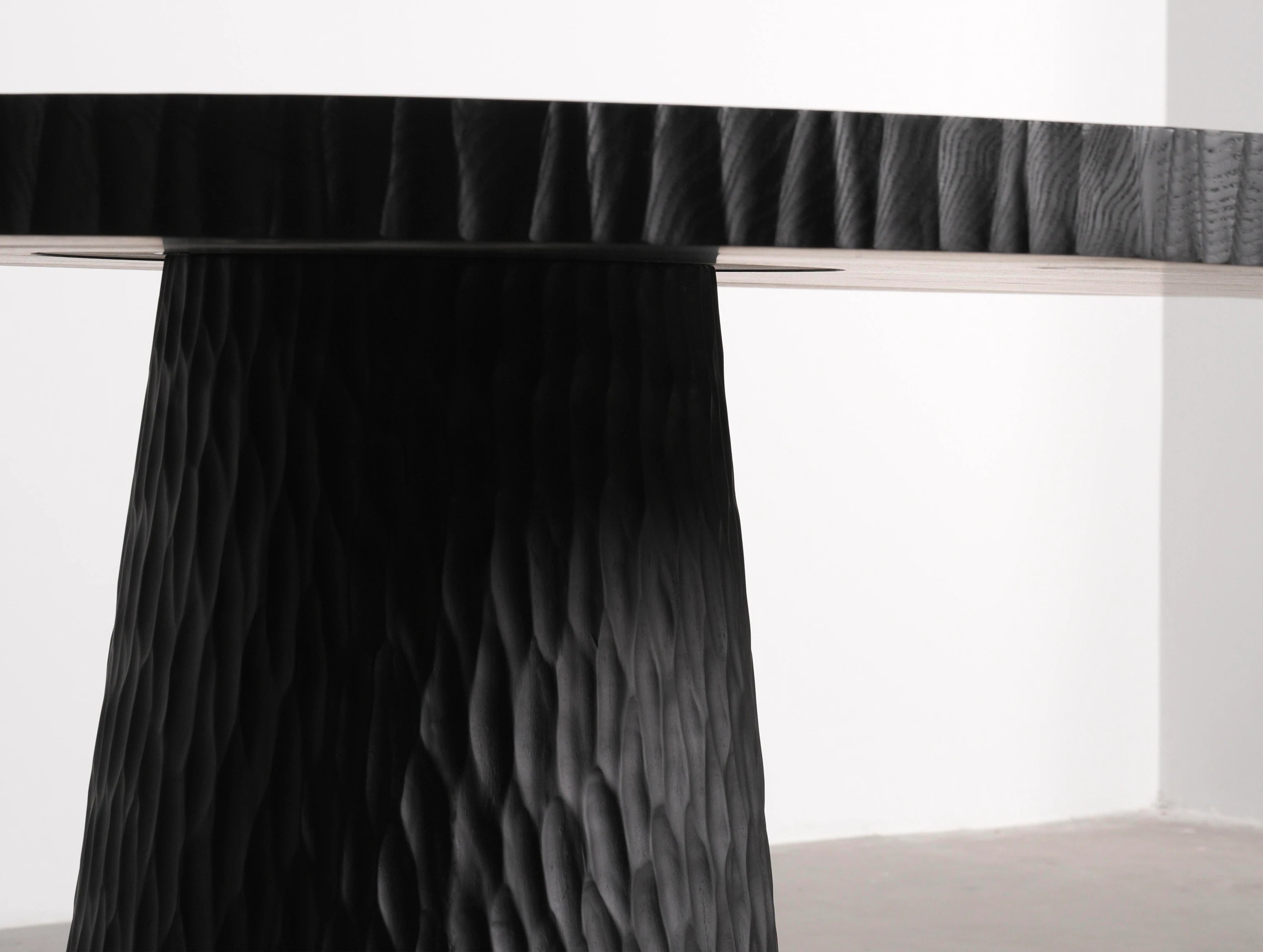 Moron Dining Table
