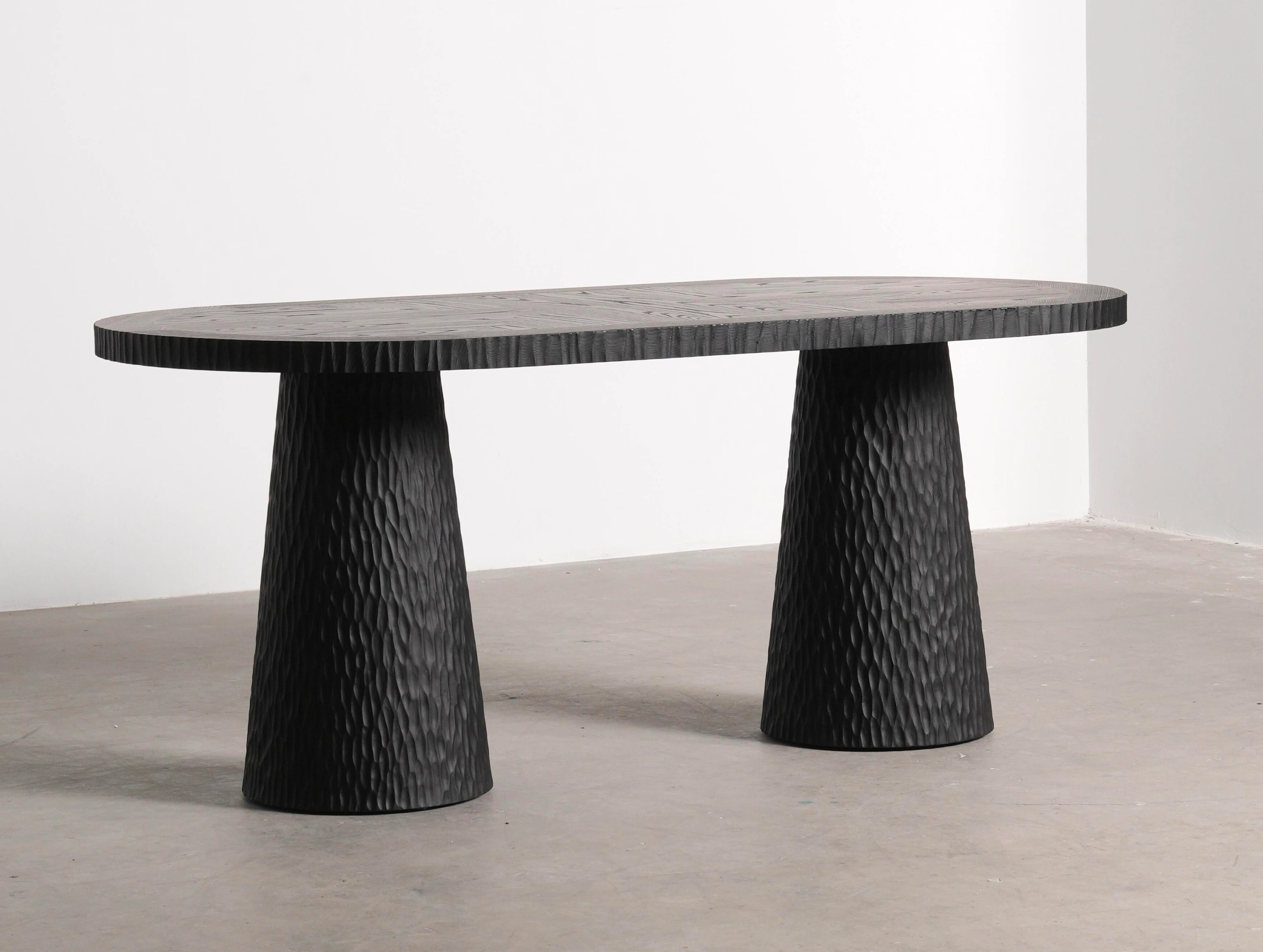 Moron Dining Table