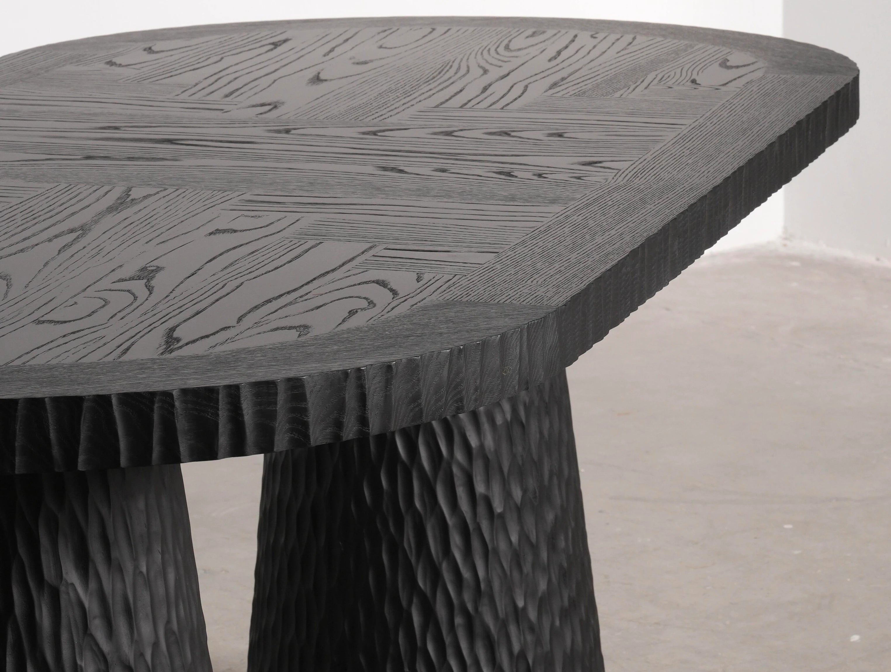 Moron Dining Table