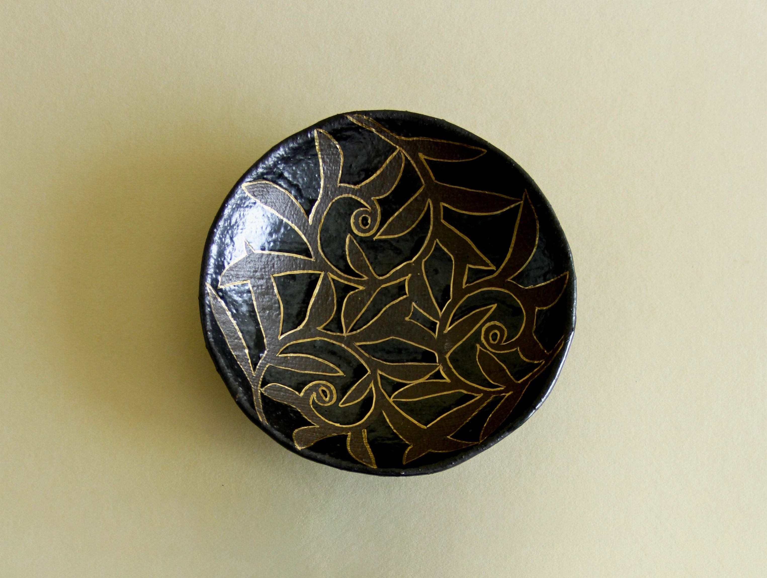 Black-glaze and gilt floral dish, front view