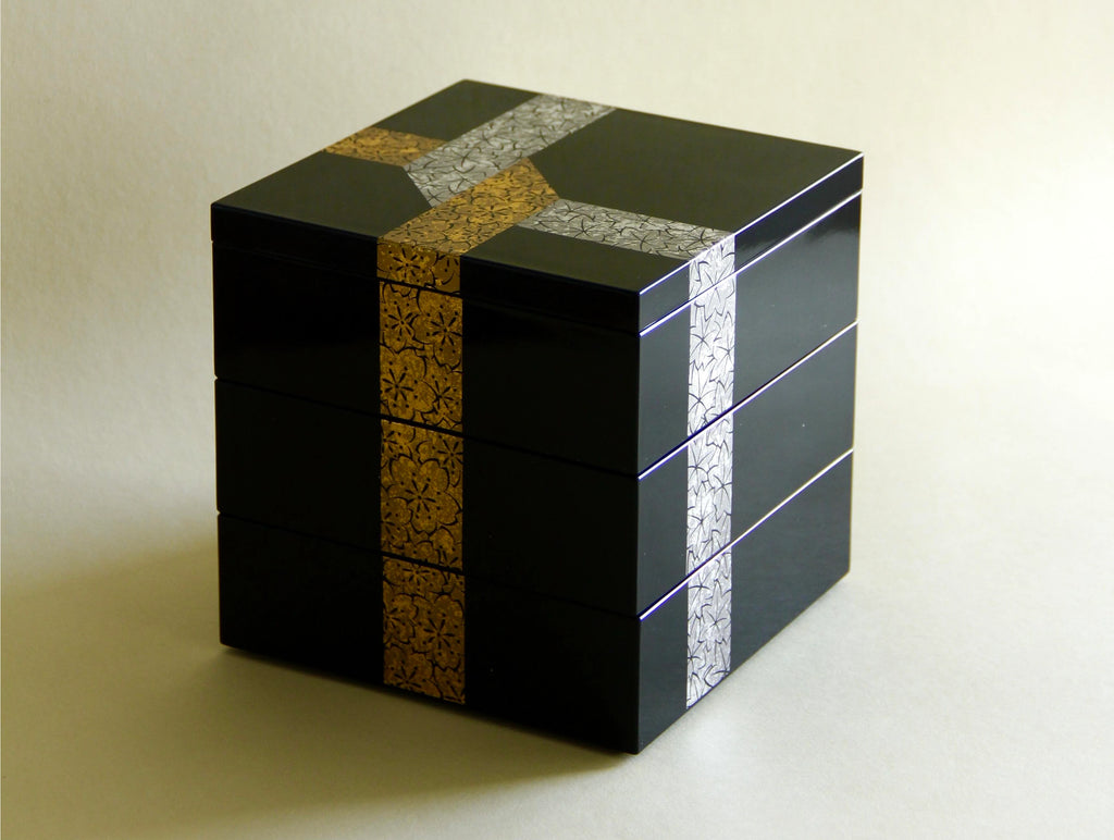 Gold and silver maki-e lacquer box, front view