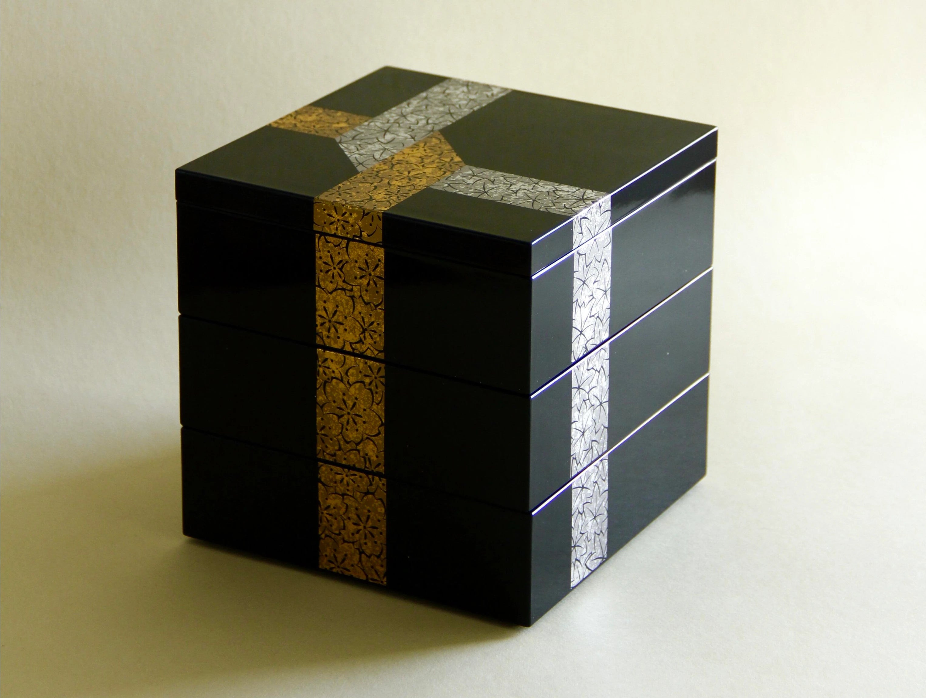 Gold and silver maki-e lacquer box, front view