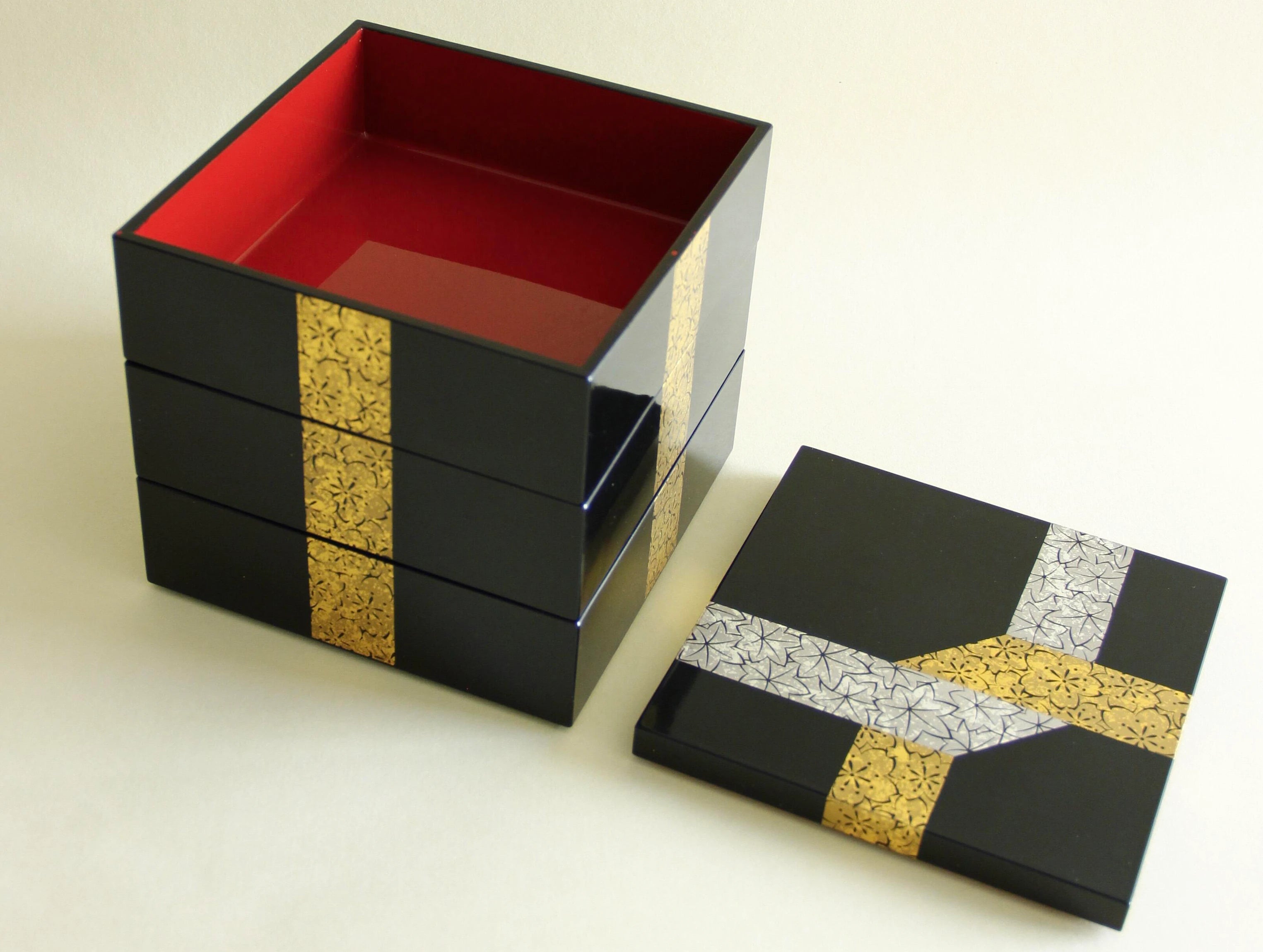 Gold and silver maki-e lacquer box, side view