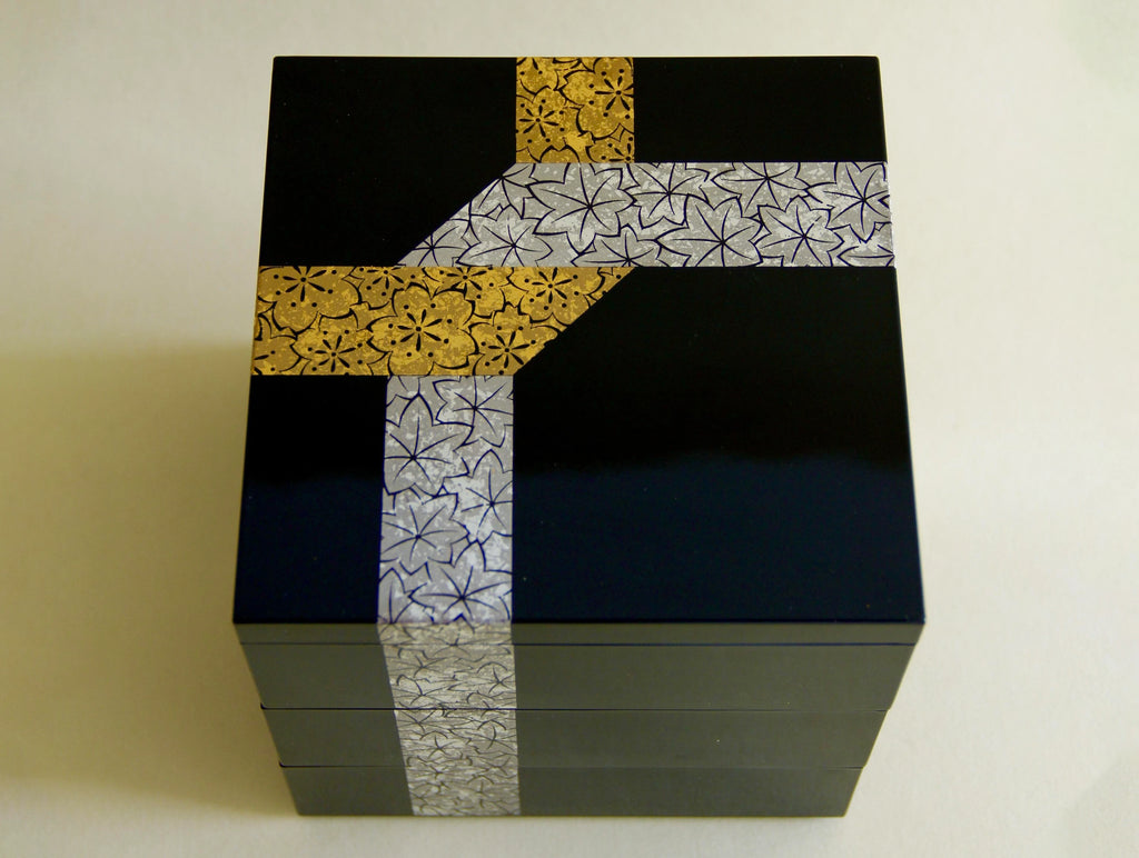 Gold and silver maki-e lacquer box, surface detail