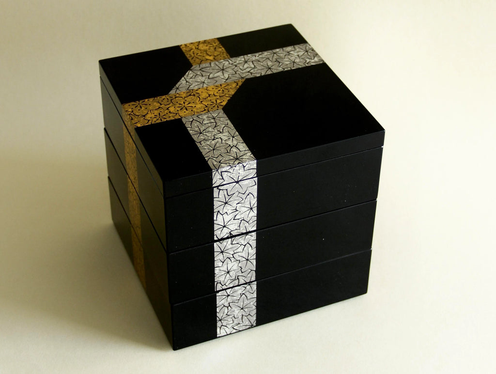 Gold and silver maki-e lacquer box, scale and form