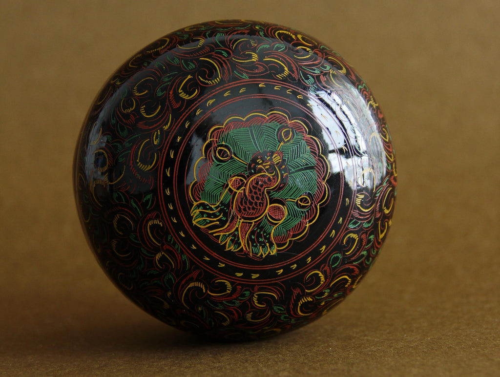 Kagawa Zokoku lacquer incense boxes, three-quarter view