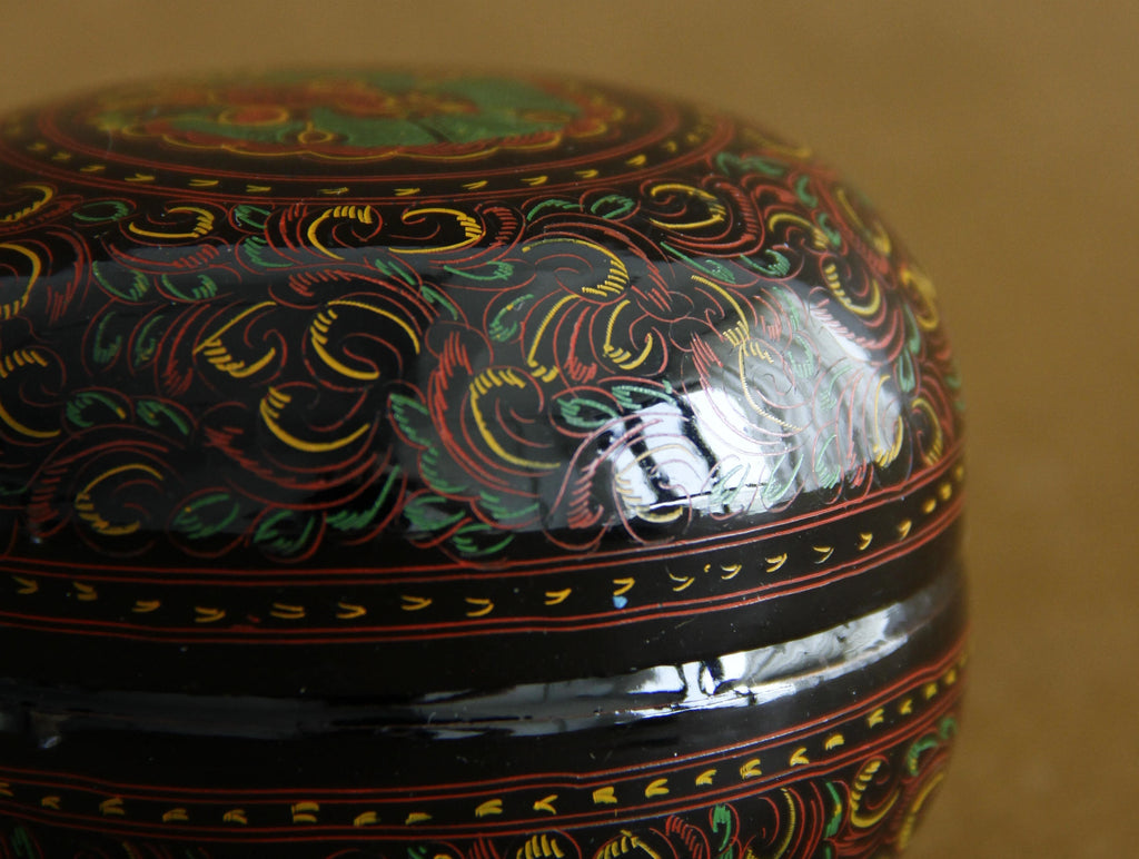 Kagawa Zokoku lacquer incense boxes, surface detail
