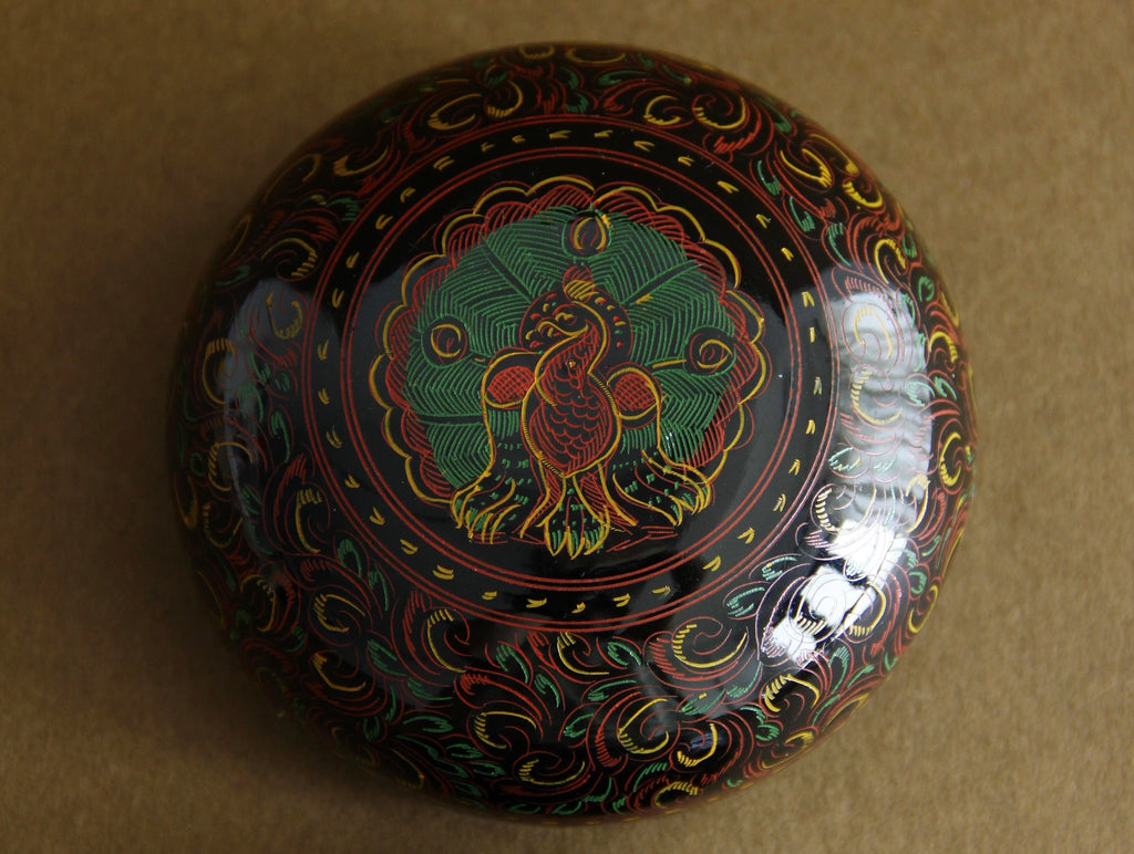 Kagawa Zokoku lacquer incense boxes, scale and form