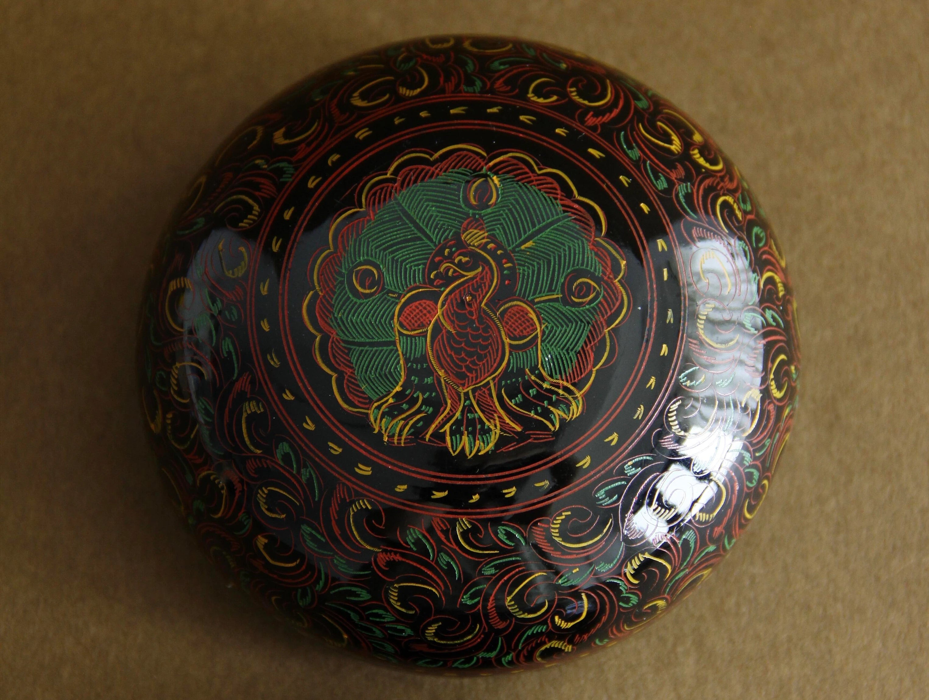 Kagawa Zokoku lacquer incense boxes, scale and form