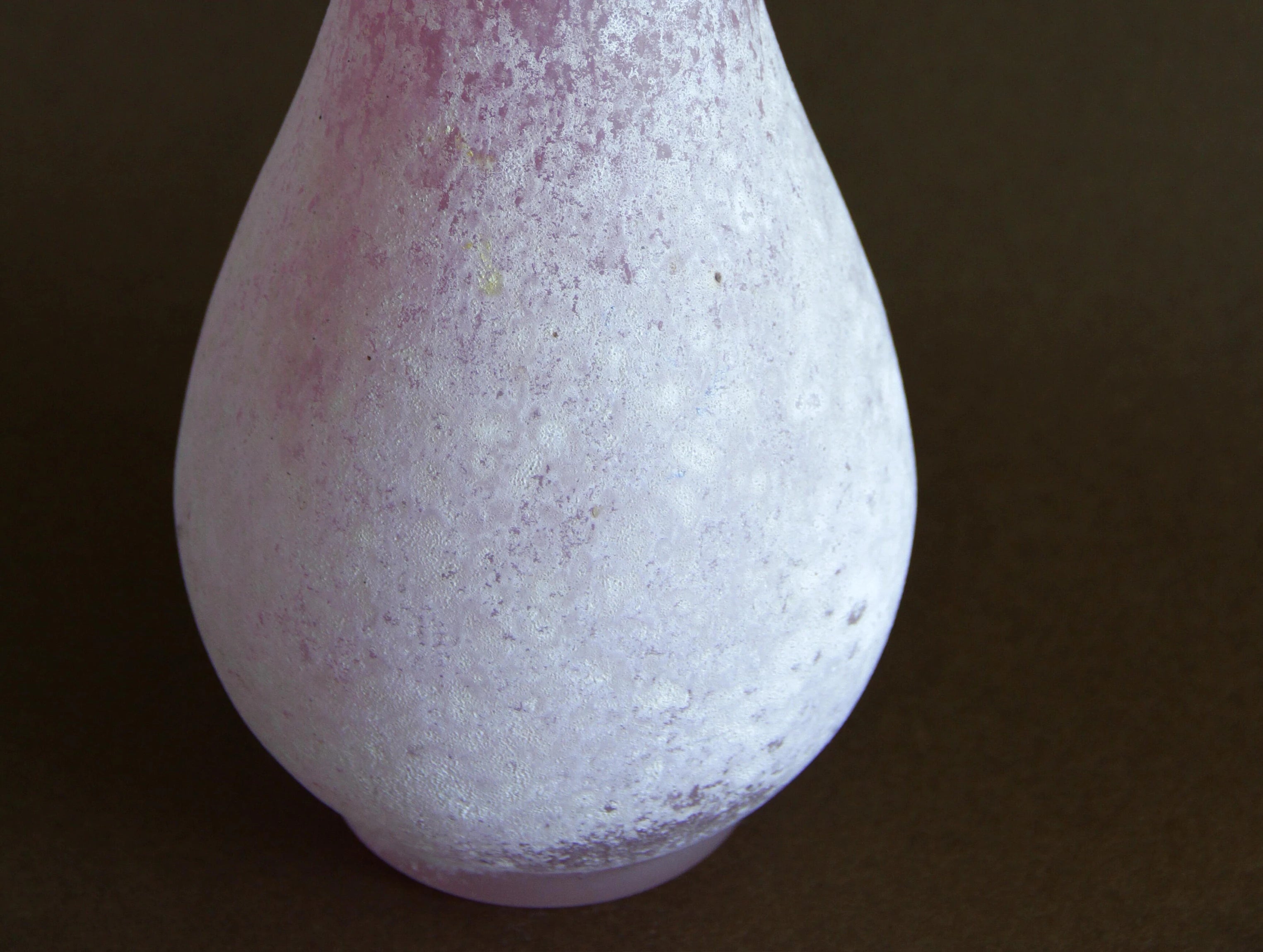 Large Scavo amphora art glass vase, surface detail