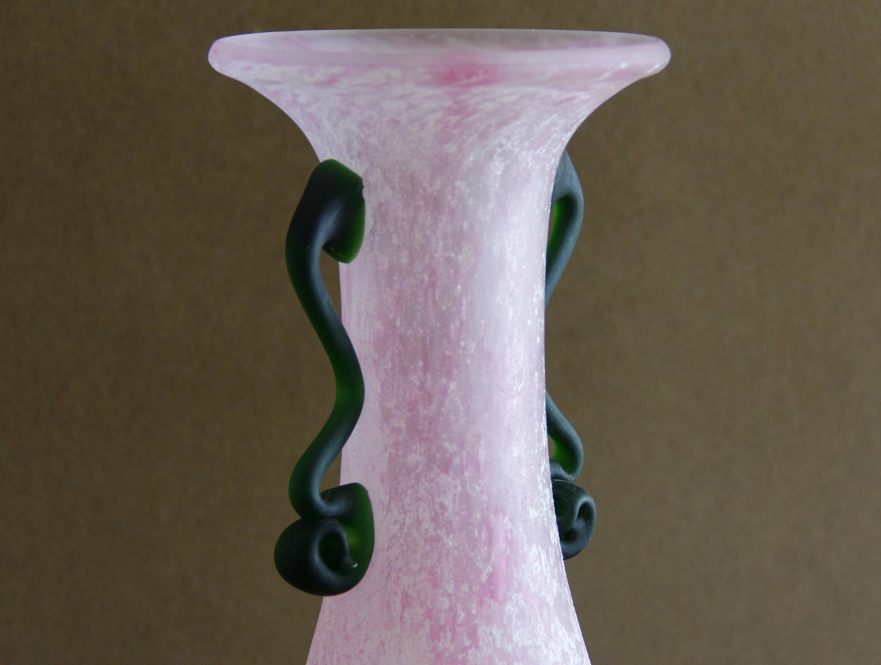 Large Scavo amphora art glass vase, scale and form