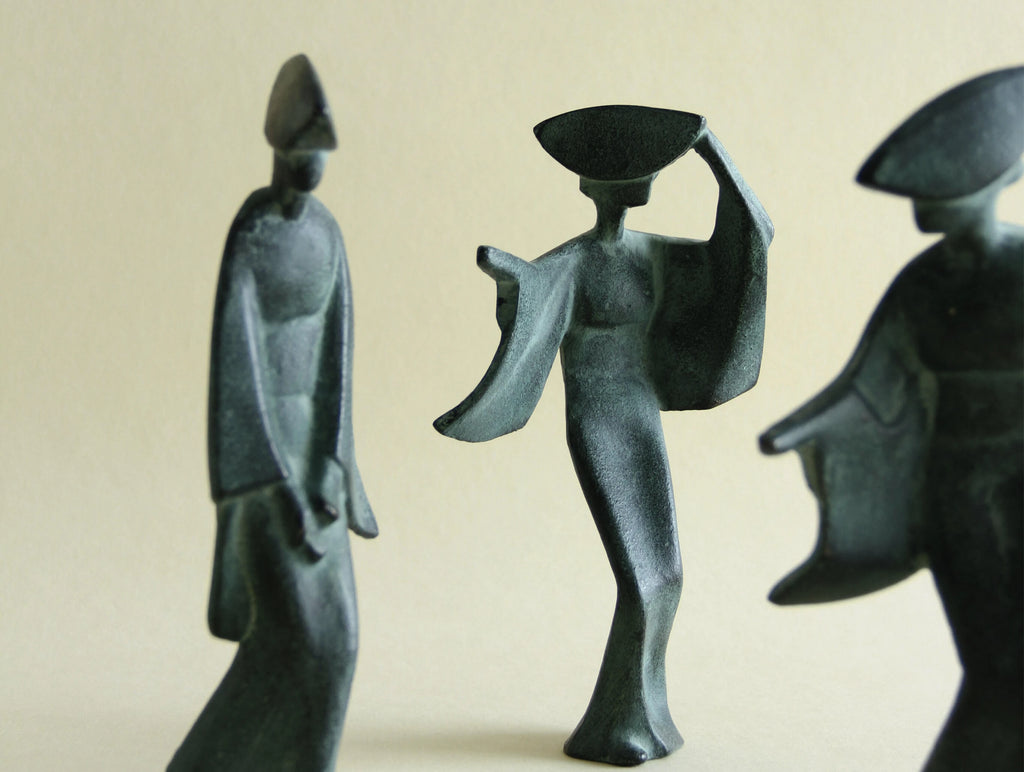 Mid-century cast-iron geisha sculpture set, side view