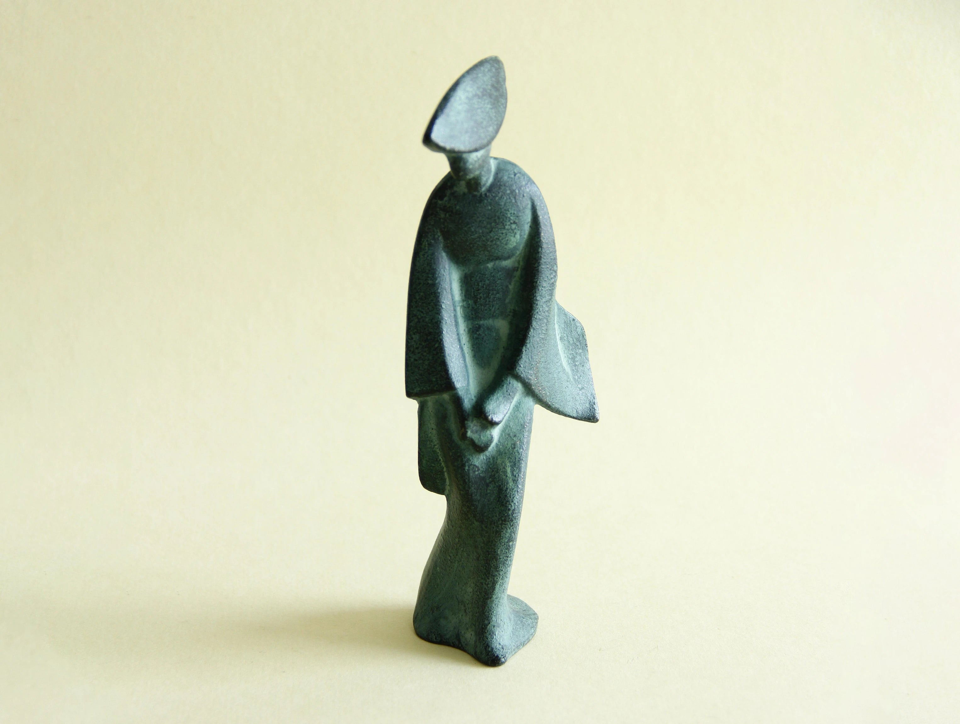 Mid-century cast-iron geisha sculpture set, base detail