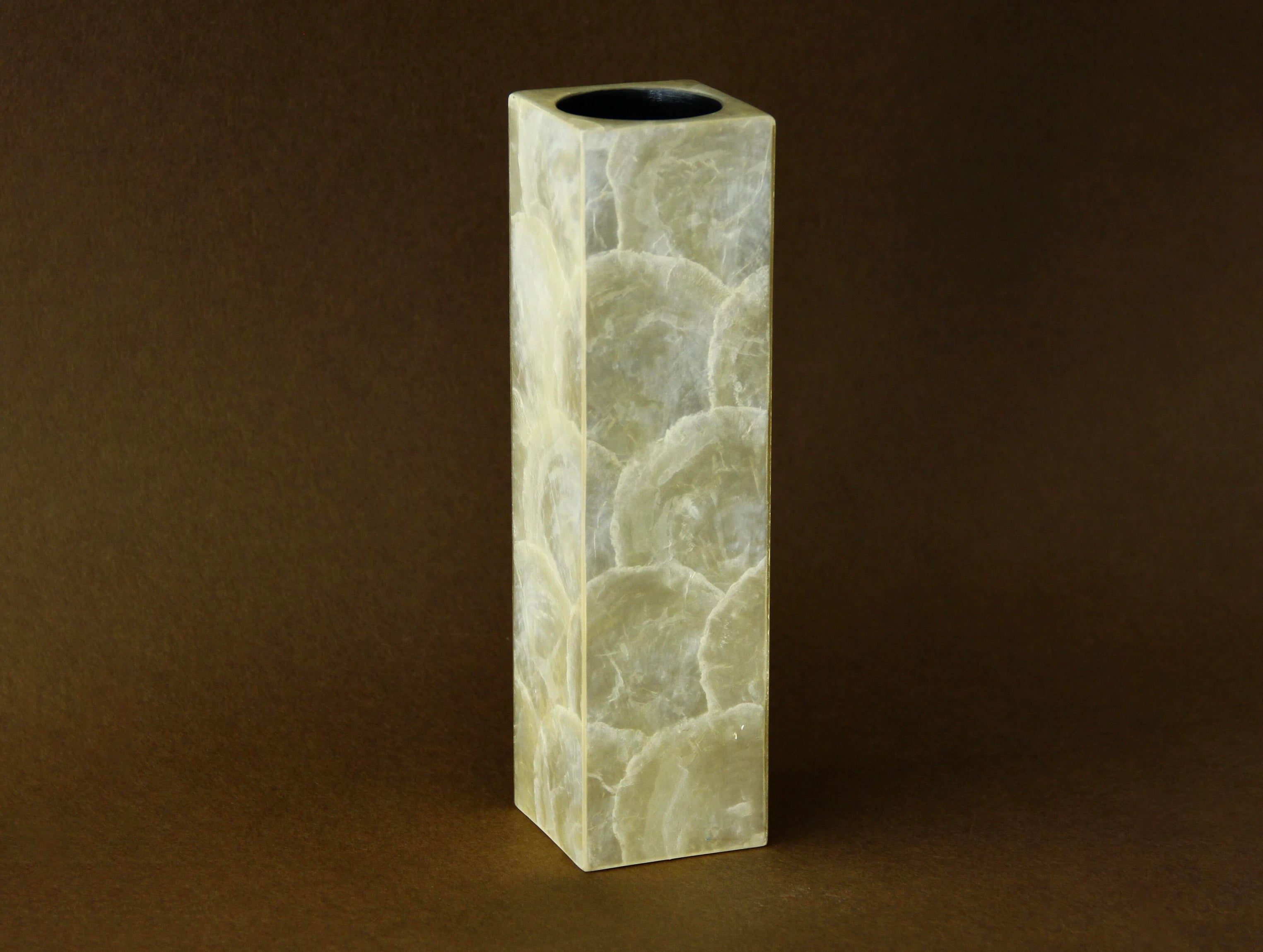 Mother-of-pearl lacquer vase, front view