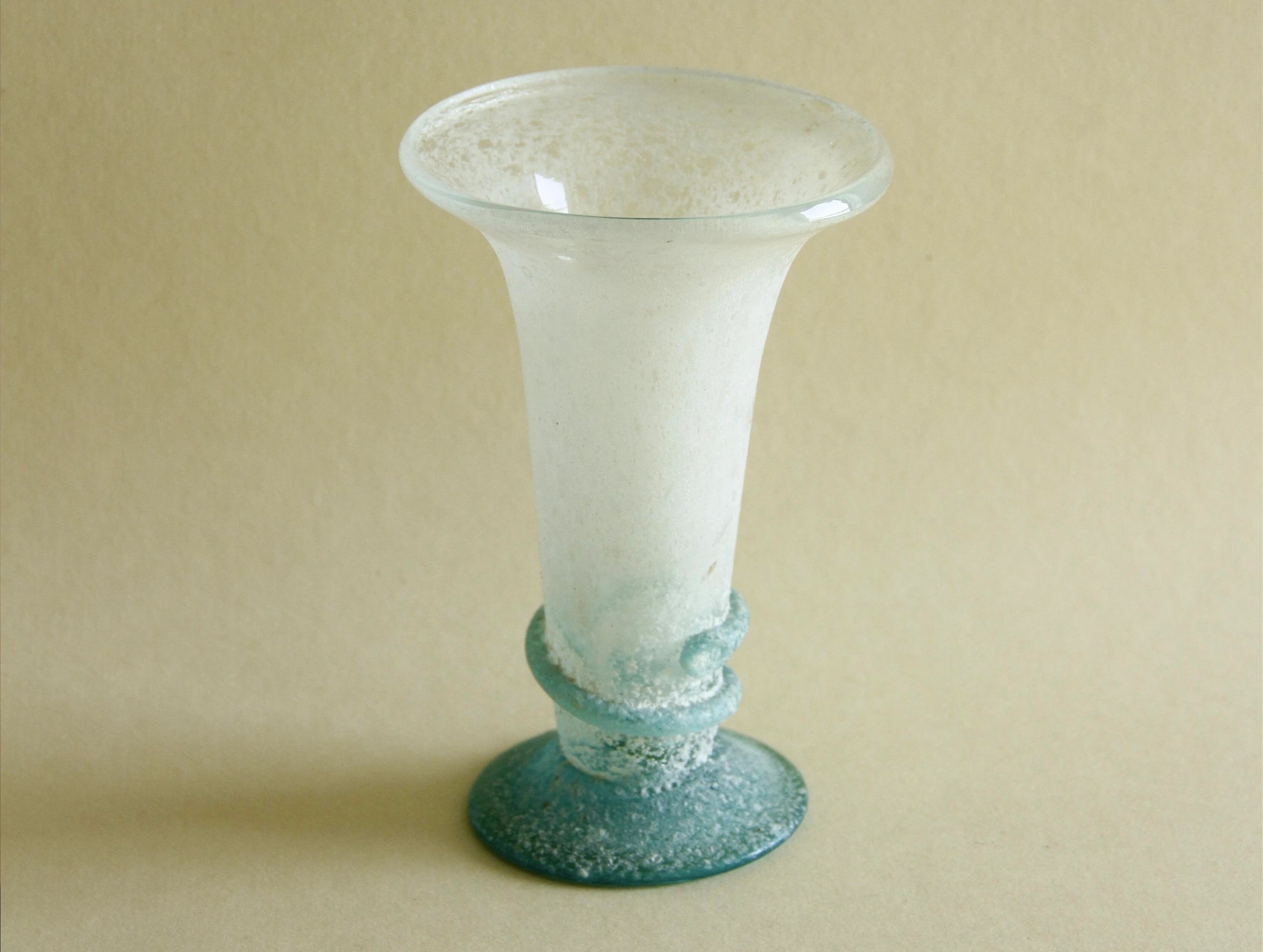 Scavo art glass vase, front view