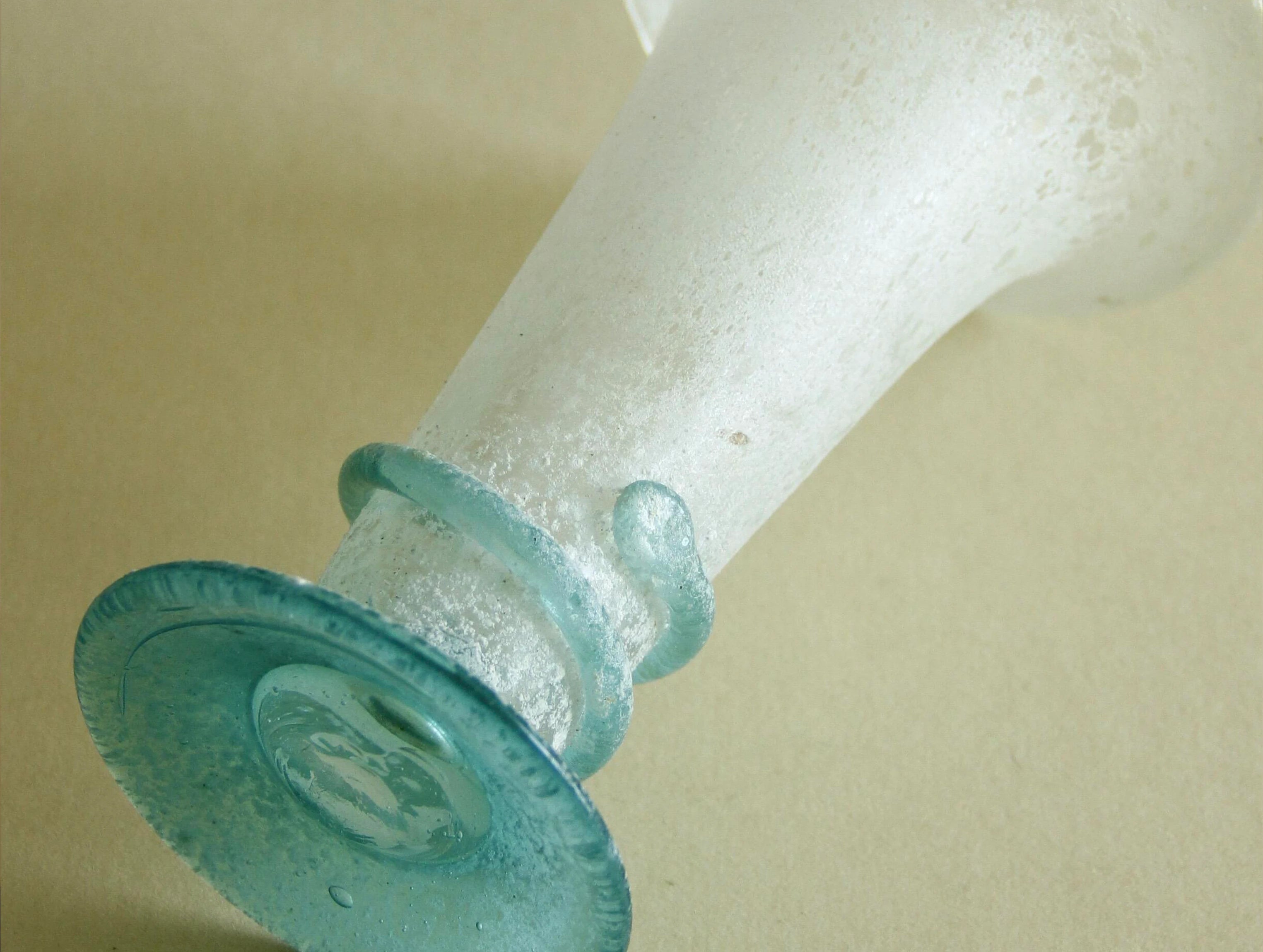 Scavo art glass vase, side view