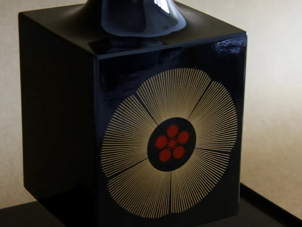 Yamanaka lacquer decorative object, surface detail