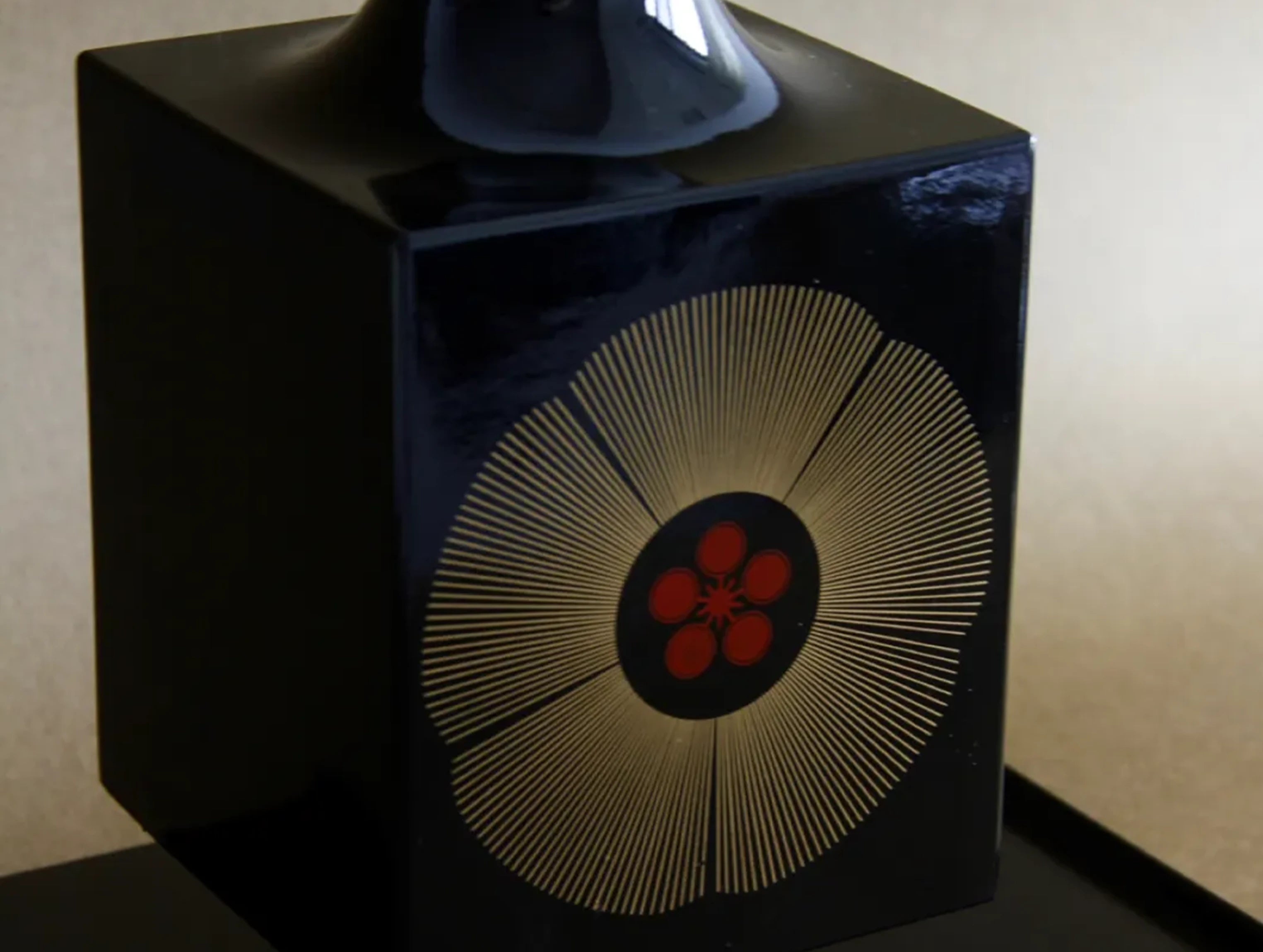 Yamanaka lacquer decorative object, surface detail