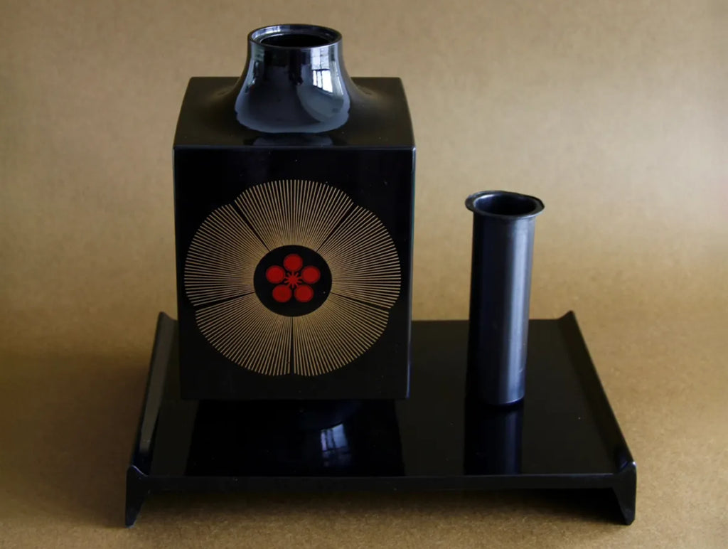 Yamanaka lacquer decorative object, scale and form